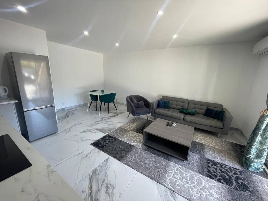 Bel Appartement Avec Parking Cabannes Dış mekan fotoğraf