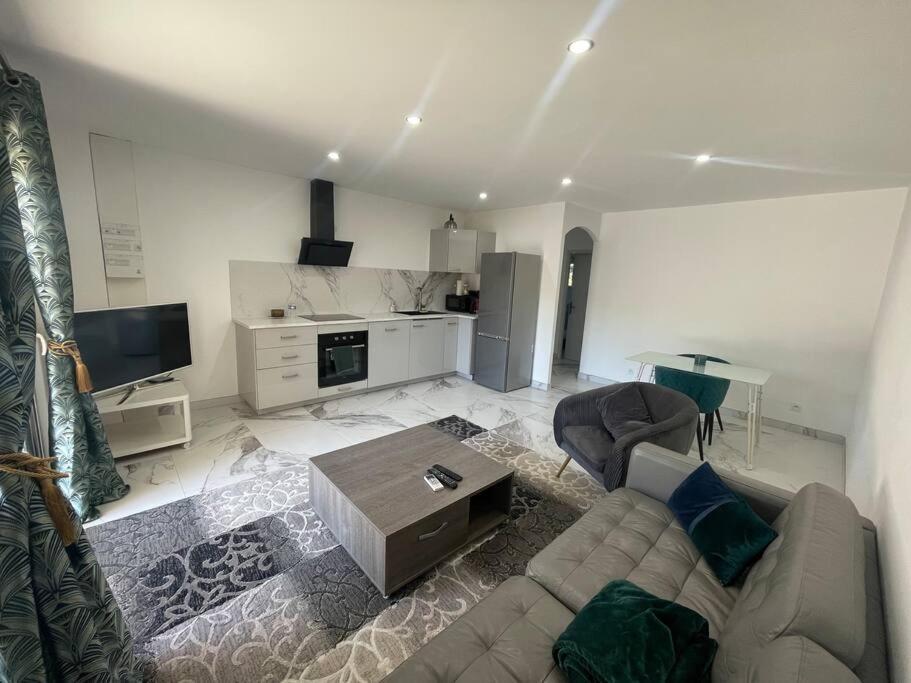 Bel Appartement Avec Parking Cabannes Dış mekan fotoğraf